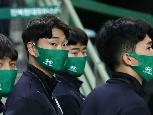 Inicio la era del ‘Fútbol-asepsia’: Así fue el primer partido en Surcorea