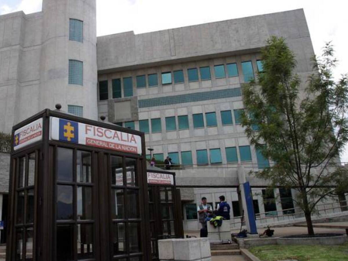 Exjefe de títulos de la Fiscalía se quedaba con dinero incautado por la entidad