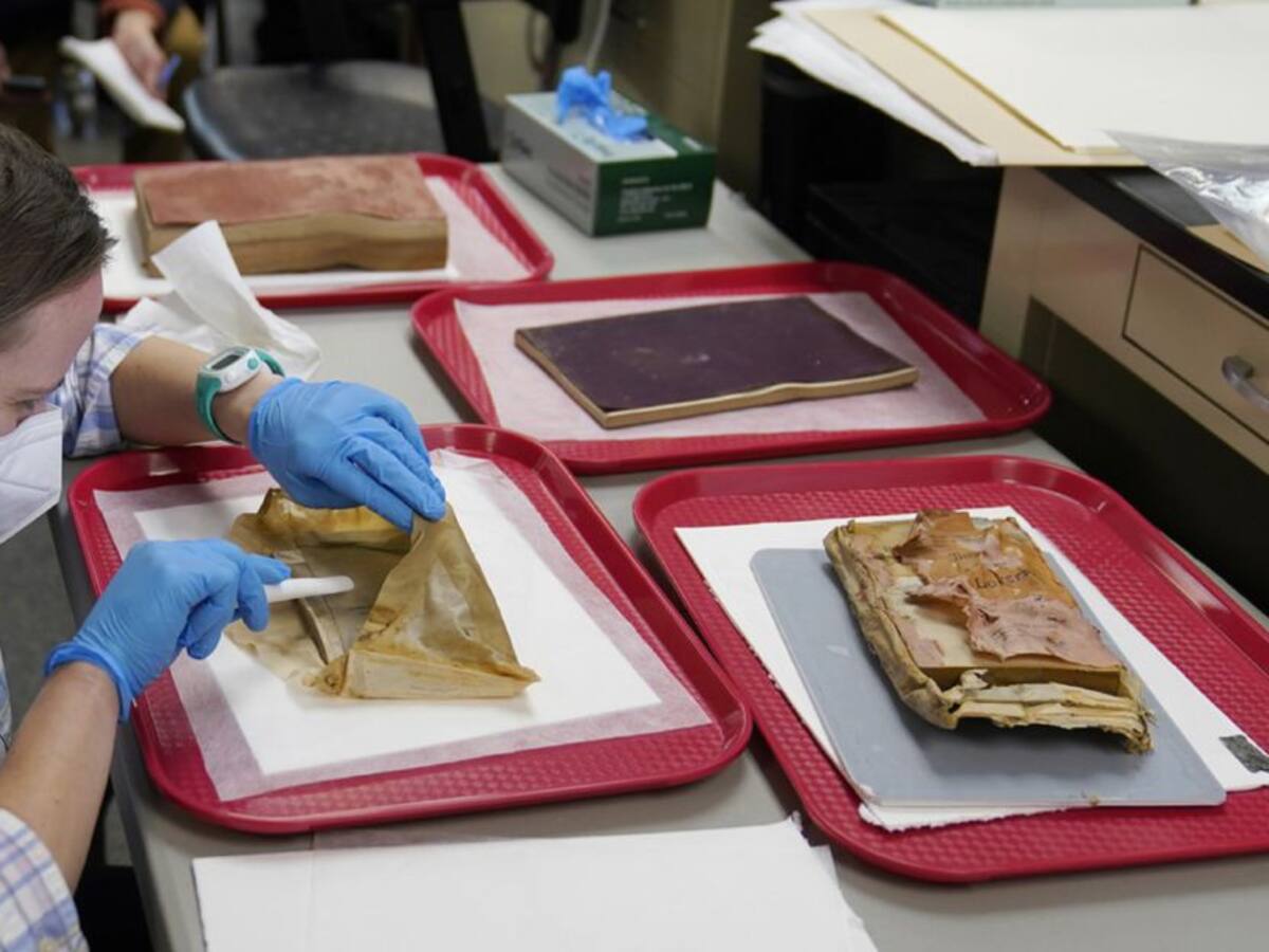 Abren cápsula del tiempo enterrada hace más de 130 años en EE.UU.