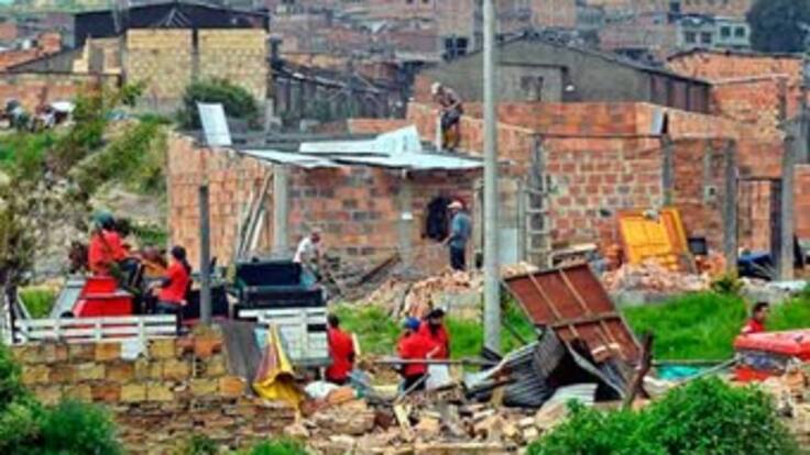 Familias que invadieron la hacienda Molinos protestan por demora de la decisión de la Corte Constitucional