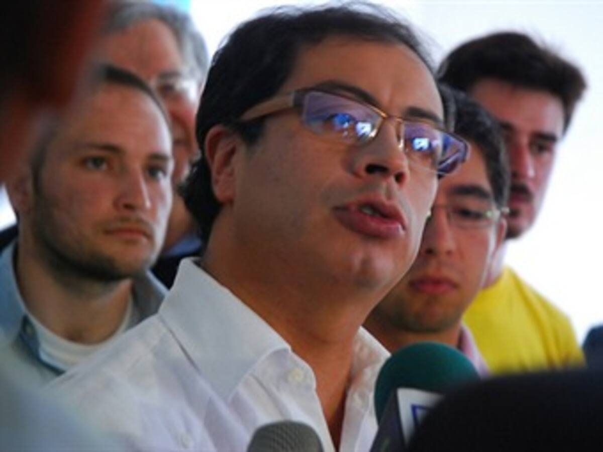 Petro: Si yo fuera presidente no pondría como Mindefensa a Juan Manuel Santos