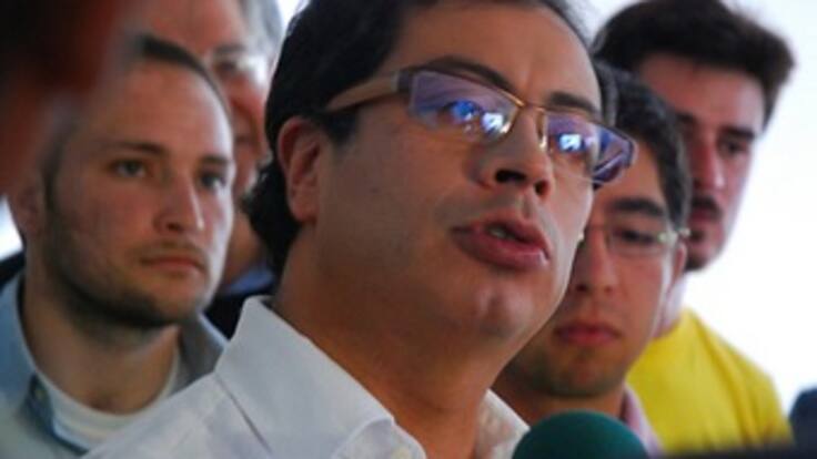 Petro: Si yo fuera presidente no pondría como Mindefensa a Juan Manuel Santos