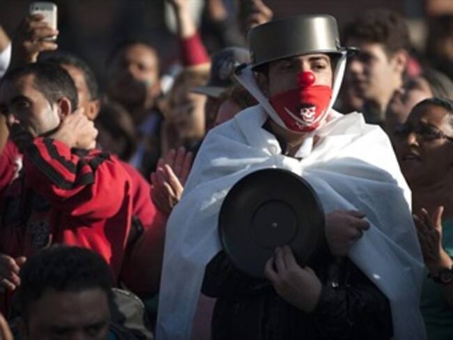 La gente necesita comida, salud, educación, no más estadios: activista brasilero
