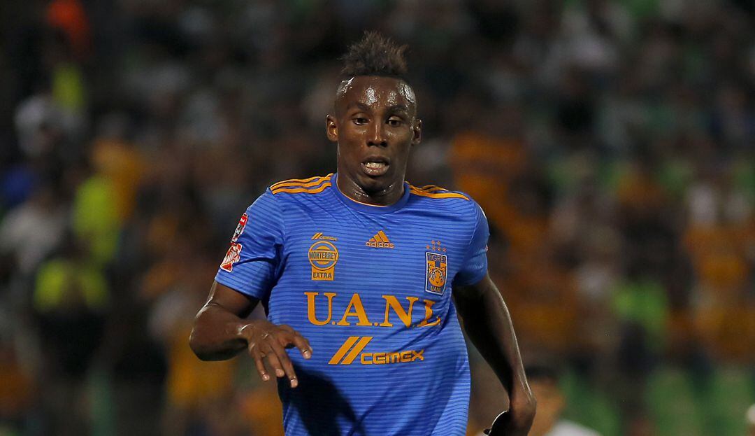 Julián Quiñones en un partido con los Tigres UANL de México.