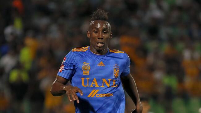 Julián Quiñones en un partido con los Tigres UANL de México.