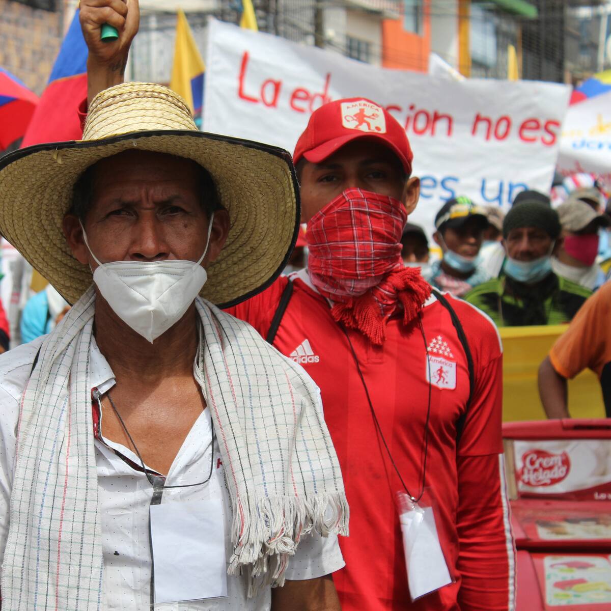 Cerca de tres mil campesinos del país protestan en Bogotá