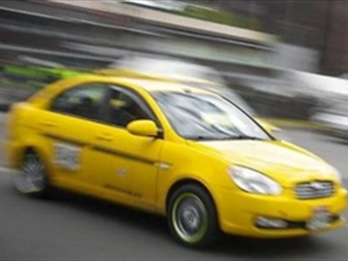 El 19 de marzo se volverán a reunir Gobierno y taxistas