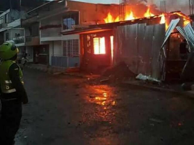 Investigan la muerte de una niña de 10 años en medio de un incendio en Ciudad Bolivar