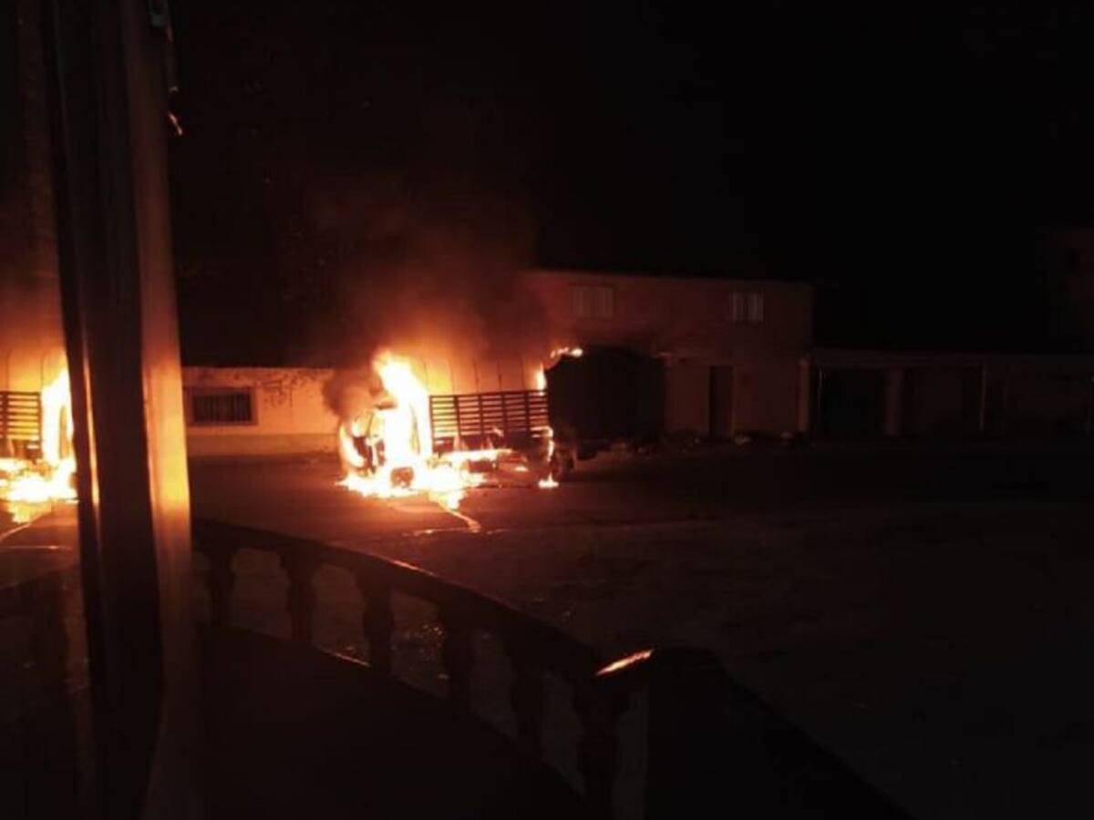 Dos vehículos fueron quemados en Valdivia, Antioquia