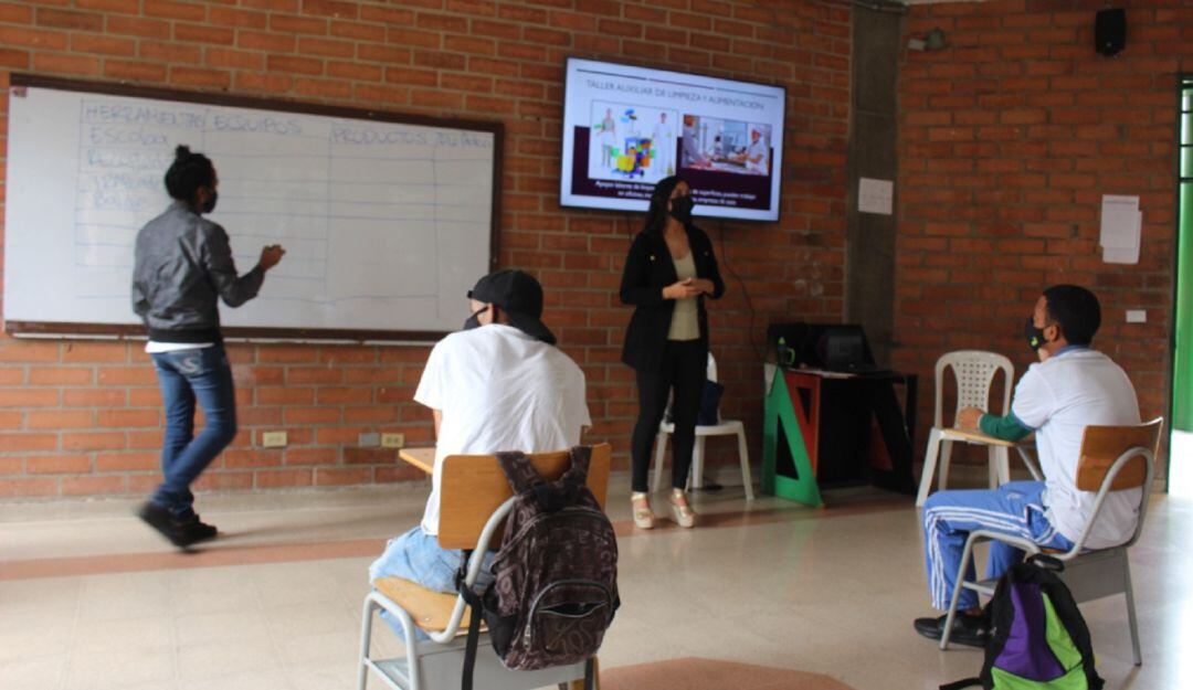 El programa de formación también se amplía a adultos hasta los 35 años