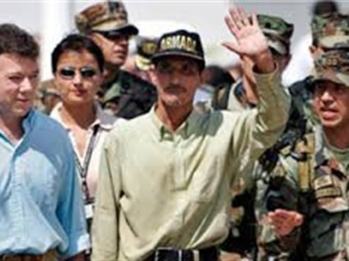 Ex ministro Fernando Araújo respalda suspensión de diálogos con las FARC