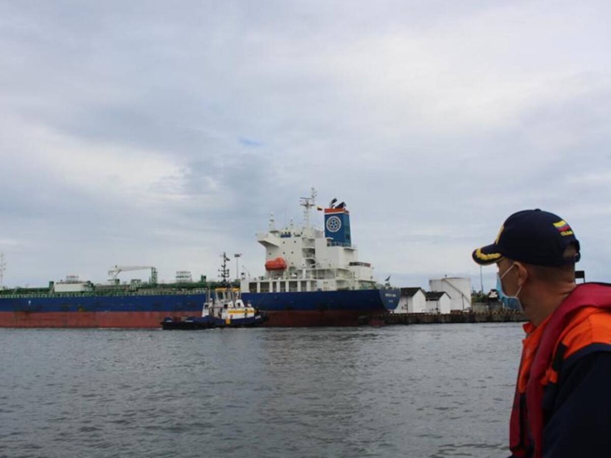 Tumaco recibe la embarcación más grande de su historia