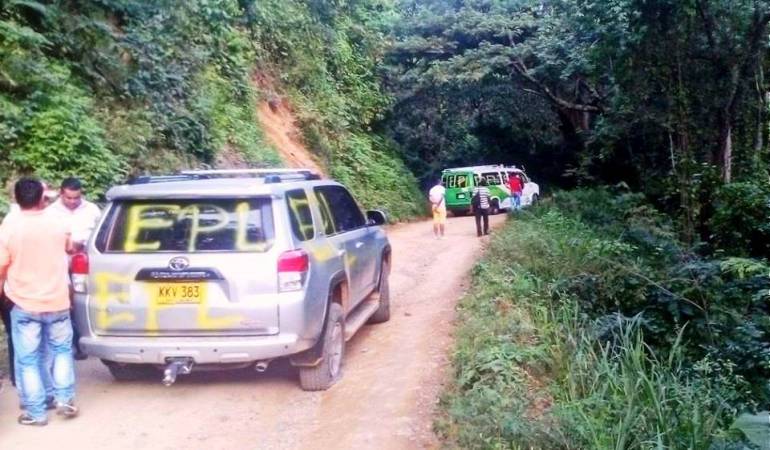 Los vehículos permanecen en la vía que comunica al Corregimiento Guamalito con el municipio de El Carmen. / Foto: Archivo - Cortesía.