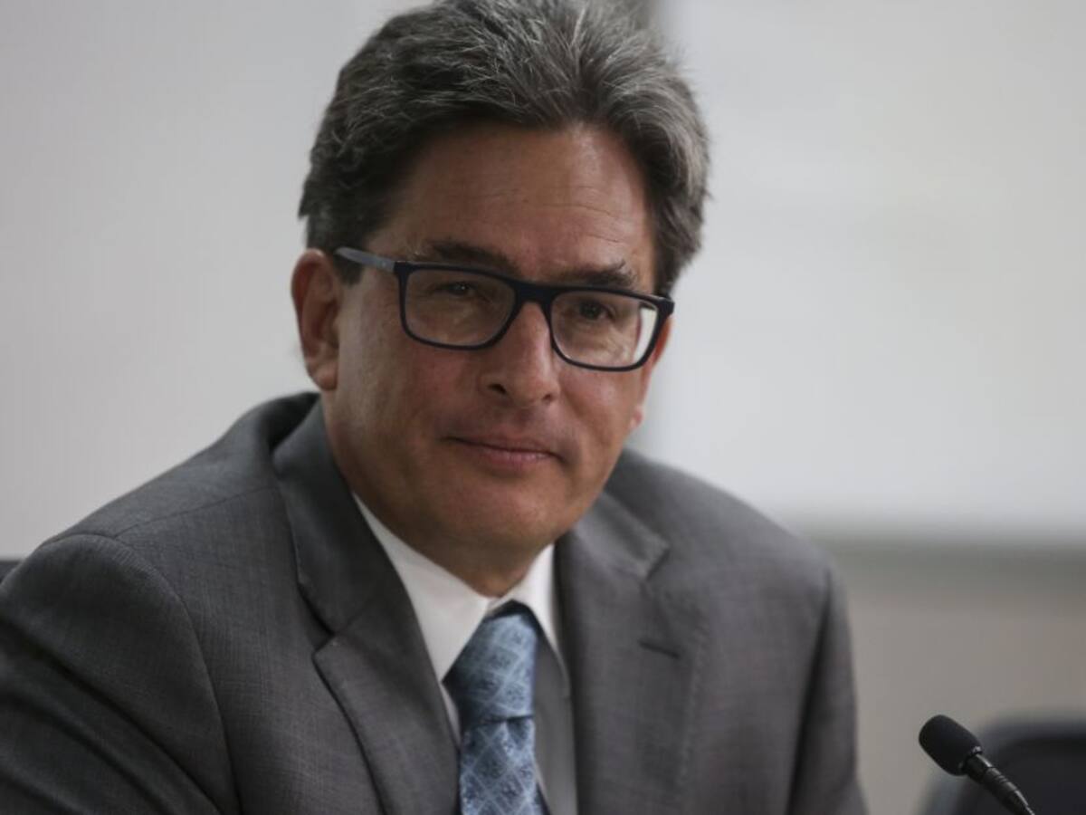 Renunció Alberto Carrasquilla como ministro de Hacienda