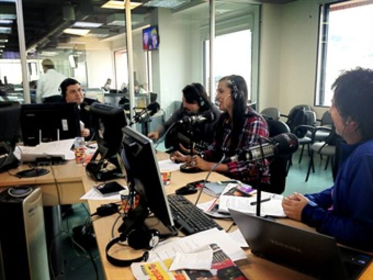 Miranda, ganadora de “La Voz” Colombia, en los estudios de Caracol Radio.