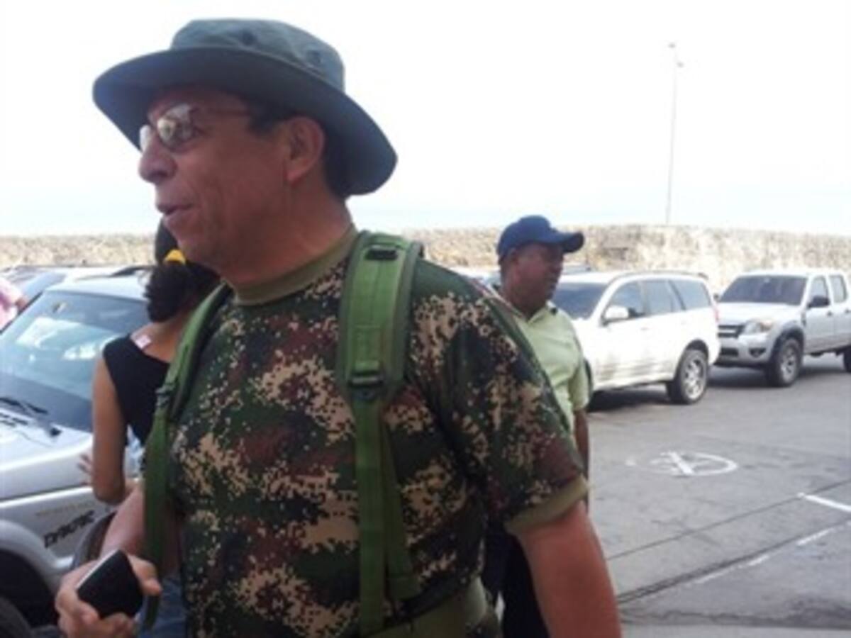 Concejal de Cartagena llegó a la sesión vestido con prendas militares