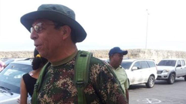 Concejal de Cartagena llegó a la sesión vestido con prendas militares