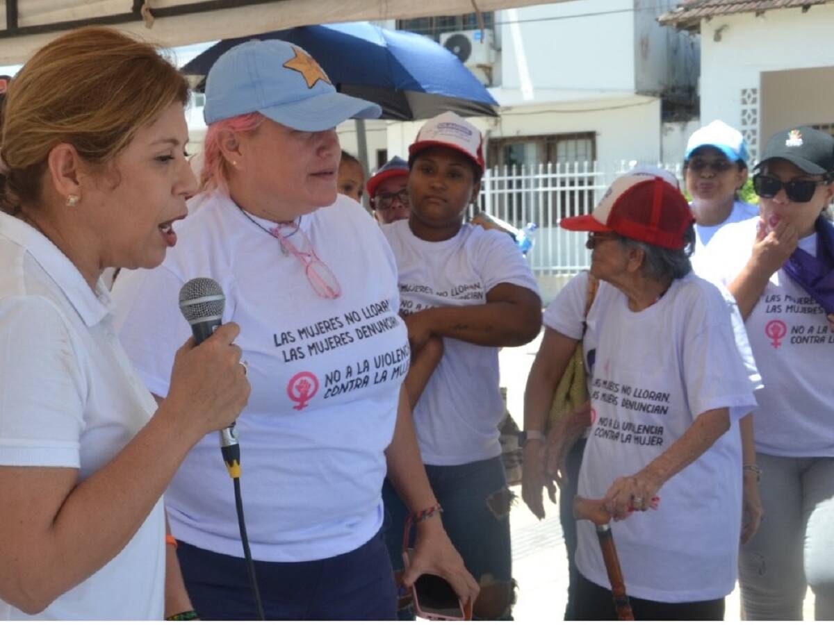 Manifestación en plaza principal de Turbaco rechazó violencia contra las mujeres