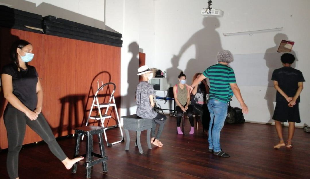 La obra cuenta la historia de la Institución desde su fundación hace 132 años como Instituto Musical de Cartagena y Escuela de Bellas Artes