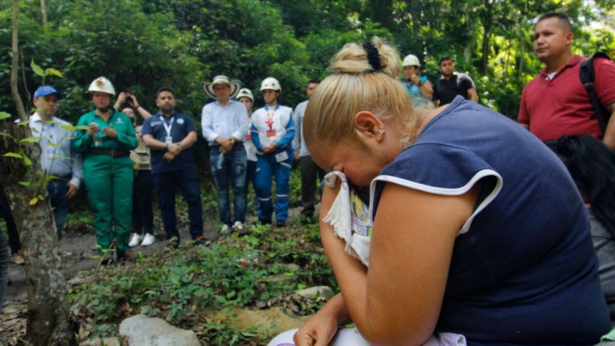 Mineros atrapados: Los equipos de rescate no han podido ingresar al socavón