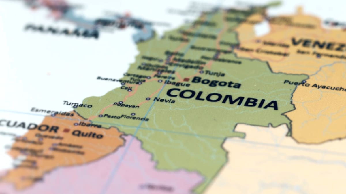 ¿Qué país está al occidente de Colombia, que no pertenezca a América? Reconocido archipiélago
