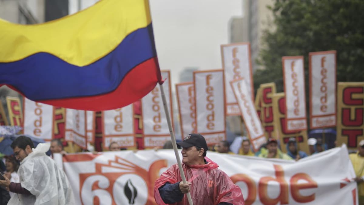 Maestros en Santander tendrán paro de 24 horas hoy martes