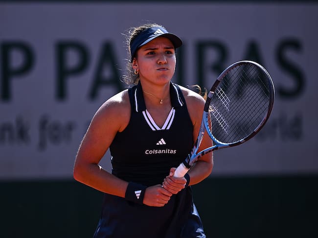 Camila Osorio pierde con Kalinskaya y queda eliminada en tercera ronda de Roland Garros. (Photo by Daniel Kopatsch/Getty Images)