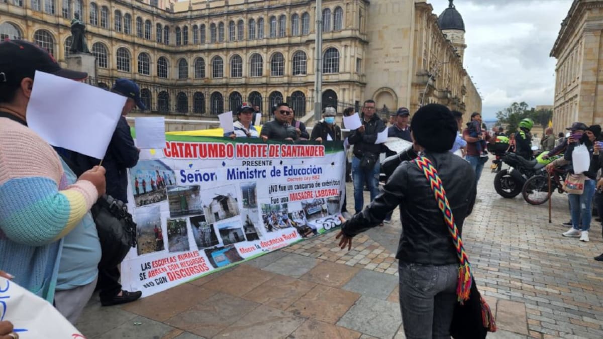 Docentes del Catatumbo protestaron en frente de la casa de Nariño en Bogotá