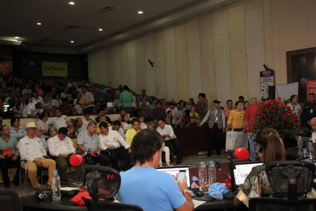 Durante este espacio radial estarán el alcalde de Neiva, Rodrigo Lara Sánchez; el gobernador del Huila, Carlos Julio González; el secretario de cultura de Neiva, Raúl Rivera Cortés, además de José Antonio Castañeda, de la famosa banda Los Borrachos, una agrupación folclórica y musical que hizo grande las fiestas del bambuco.