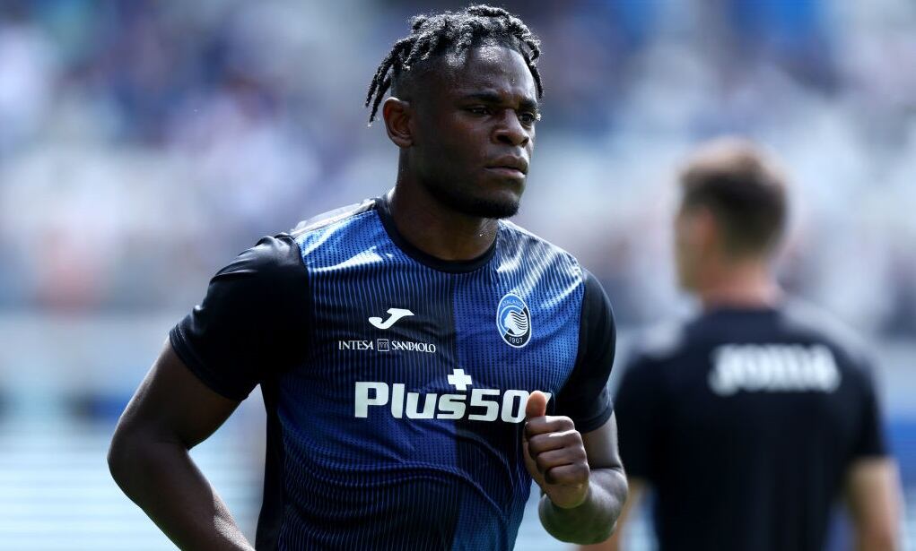 Duván Zapata dejaría al Atalanta (Photo by Marco Canoniero/LightRocket via Getty Images)