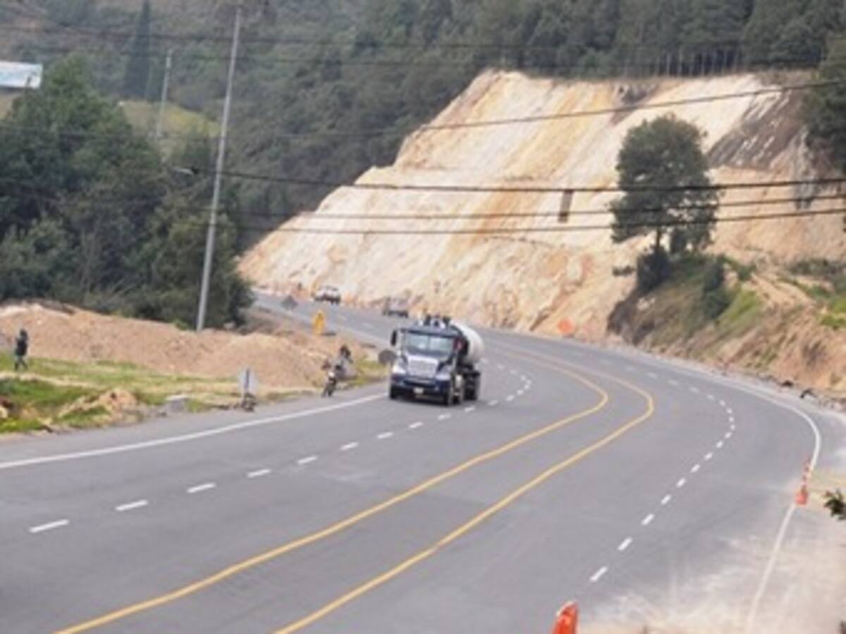 Sólo hasta diciembre de 2013 estaría terminada la vía Bogotá- Girardot