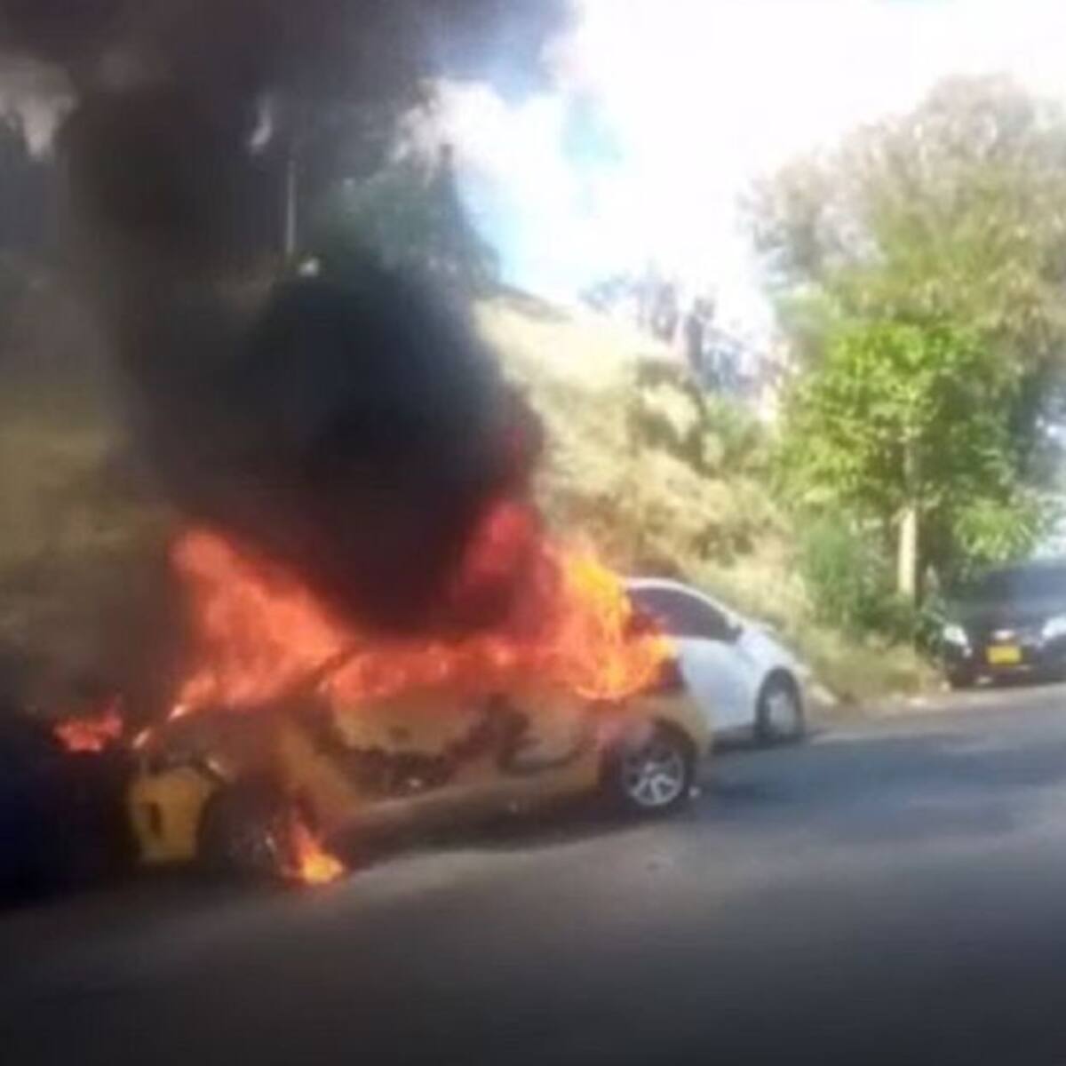 Un taxista se quemó el 80% de su cuerpo luego de chocar el carro en Bello