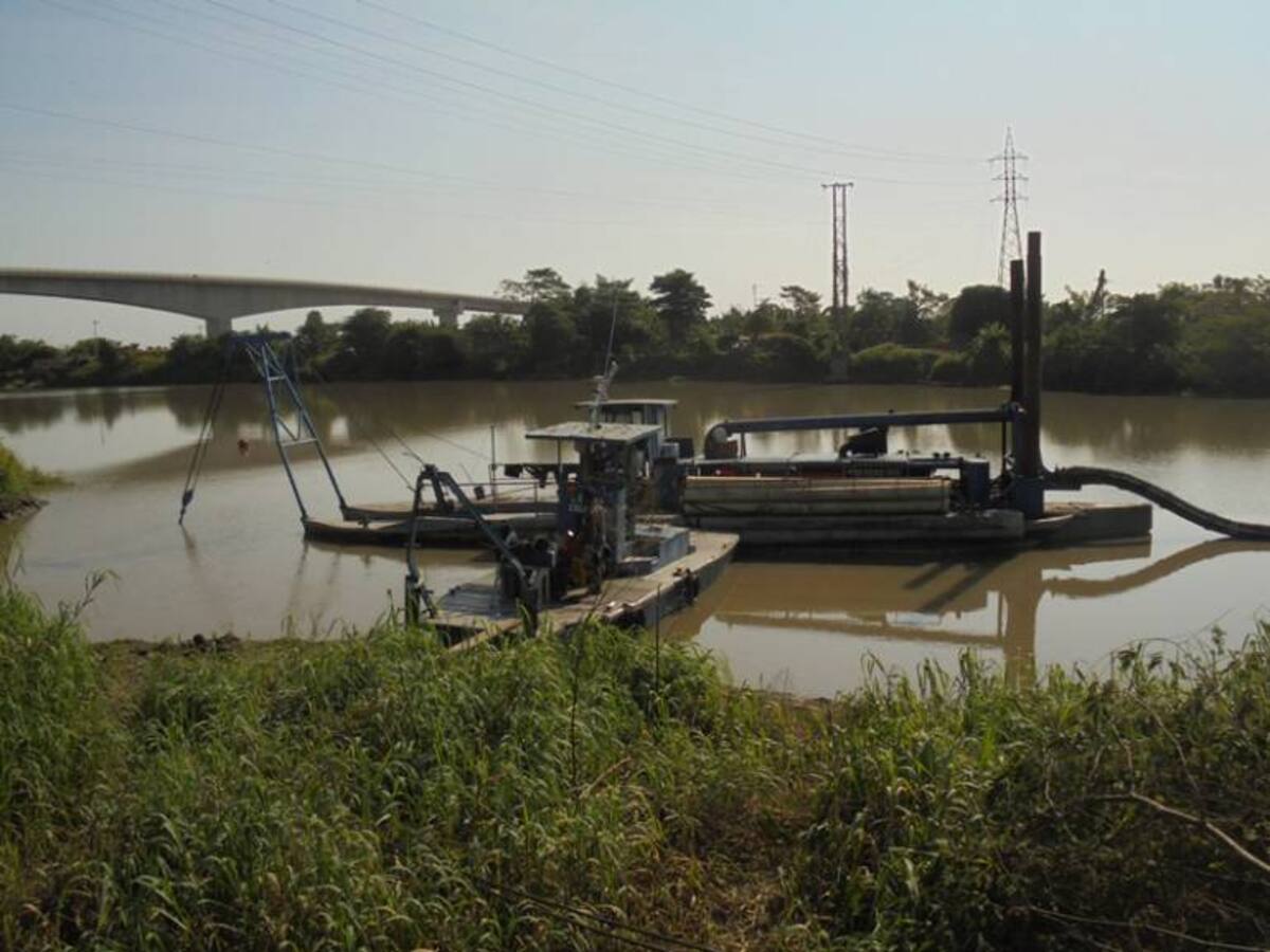 Se realizan dragados en Canal del Dique para abastecer acueductos por sequía