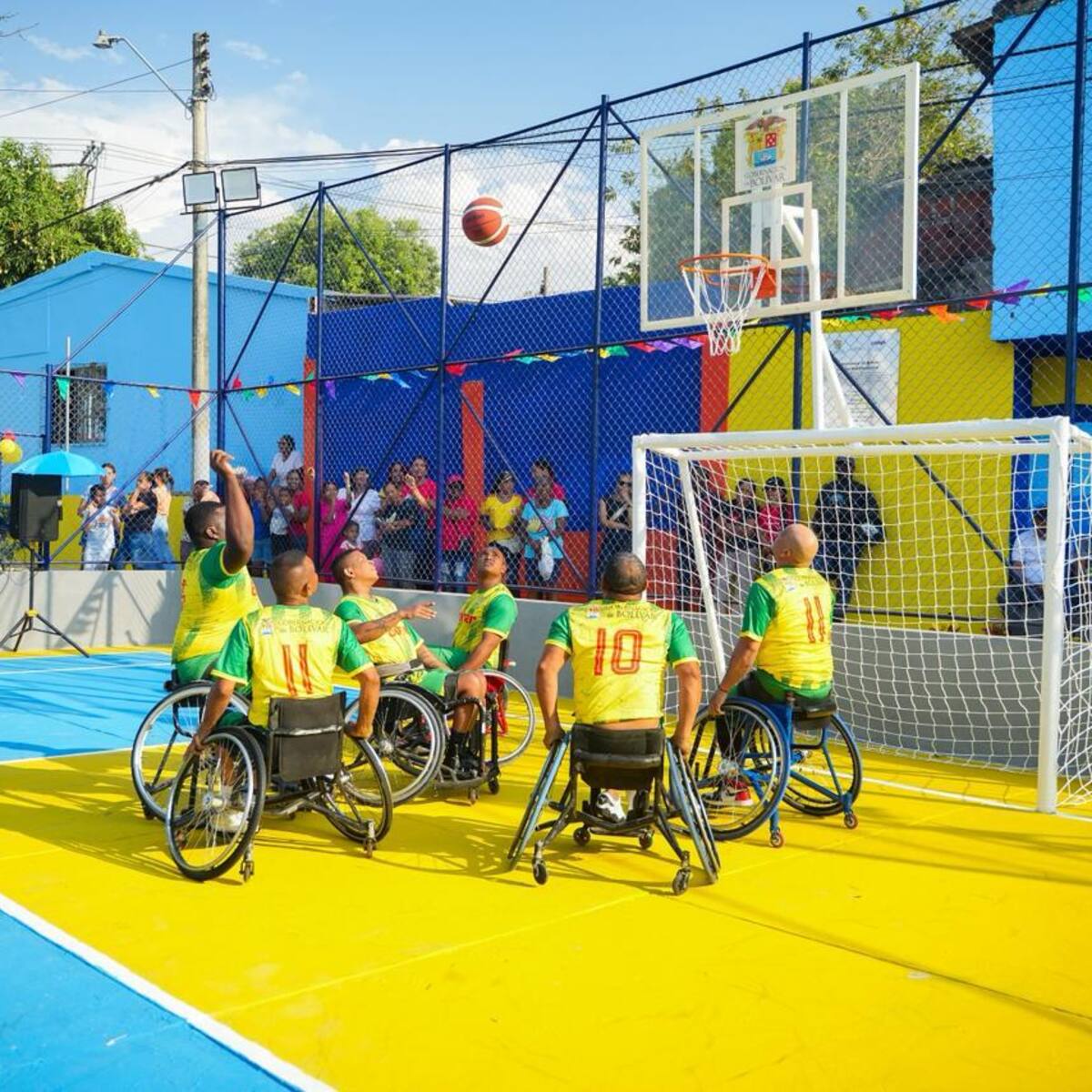 Gobernador Yamil Arana entregó cancha en los barrios Rosedal y María Cano