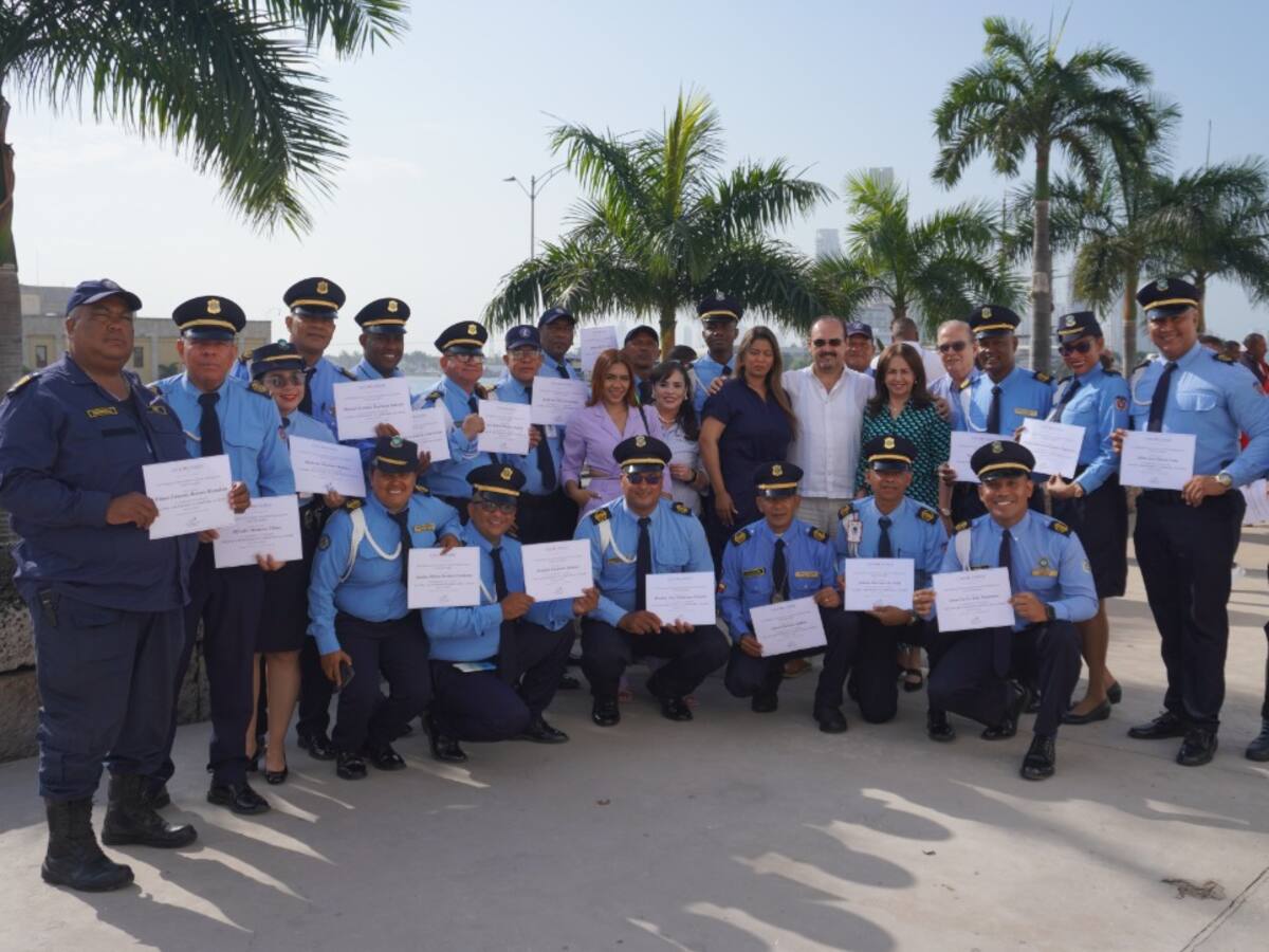 En Cartagena 60 agentes del DATT y salvavidas ahora son bilingües