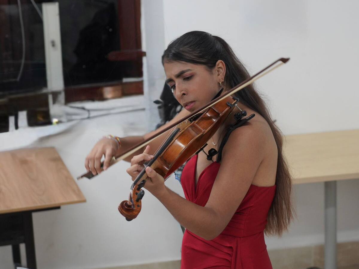 Orquesta sinfónica brasileña vincula a violinista de Unibac en Bolívar