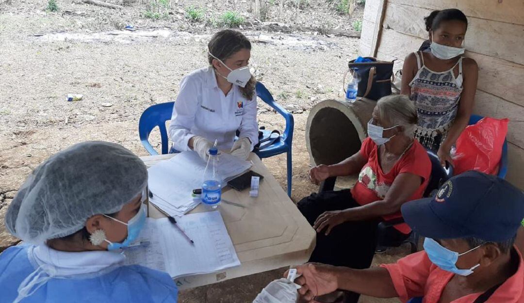 Toma de puebas rápidas a la población de Loma Verde.