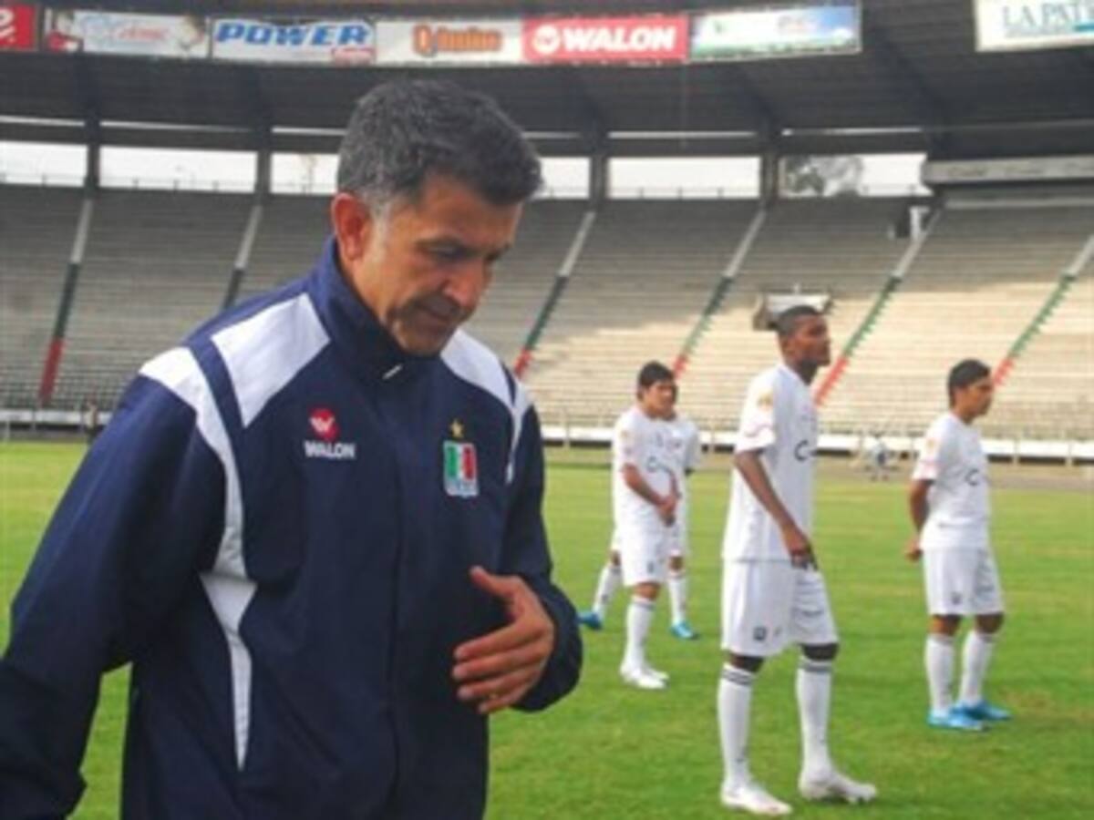 Juan Carlos Osorio cerca a la dirección del Puebla de México