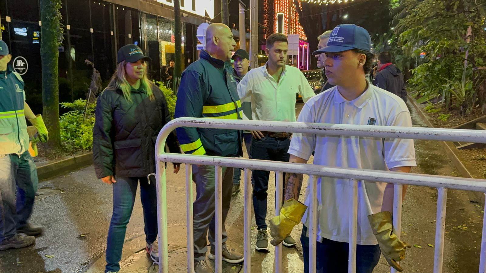 Con el retiro de las vallas se levanta el cerramiento en el Parque Lleras, en el sector El Poblado de Medellín.