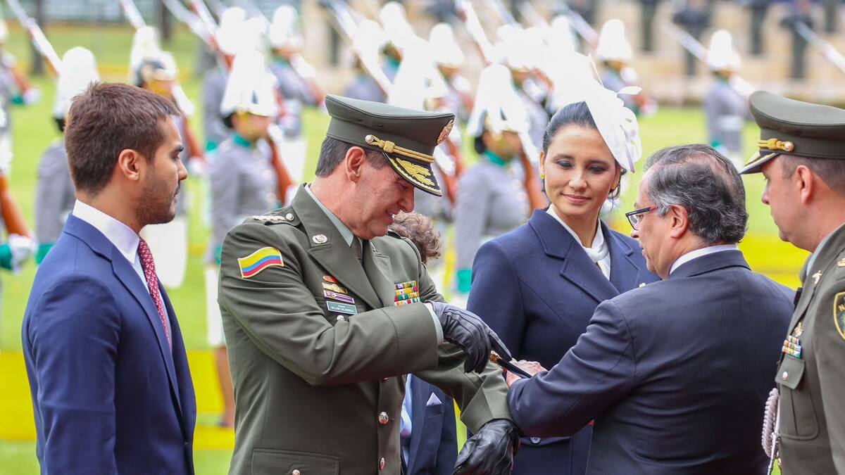 ‘Caiga quien caiga’: Petro ordena al general Salamanca luchar contra la corrupción