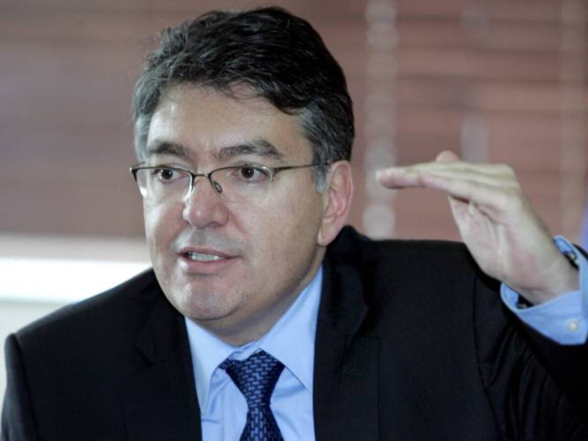 Buscaremos la plata de las Farc hasta el último rincón: Minhacienda