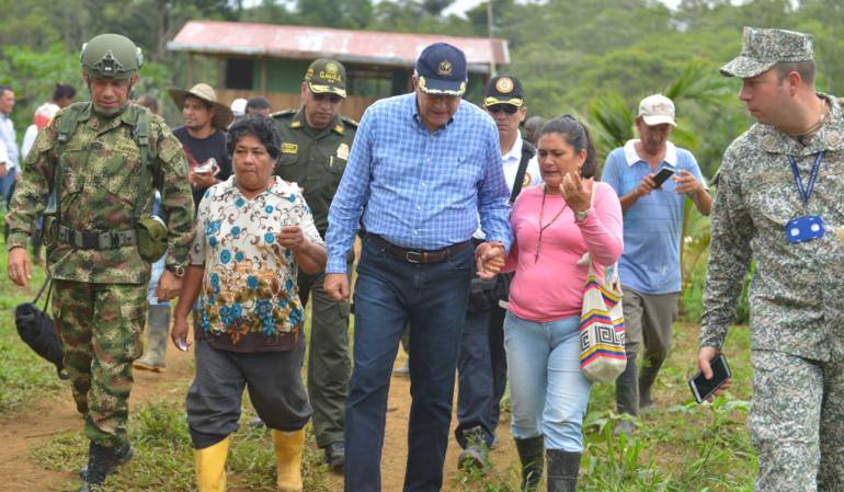 El vicepresidente Oscar Naranjo visitanso Tumaco