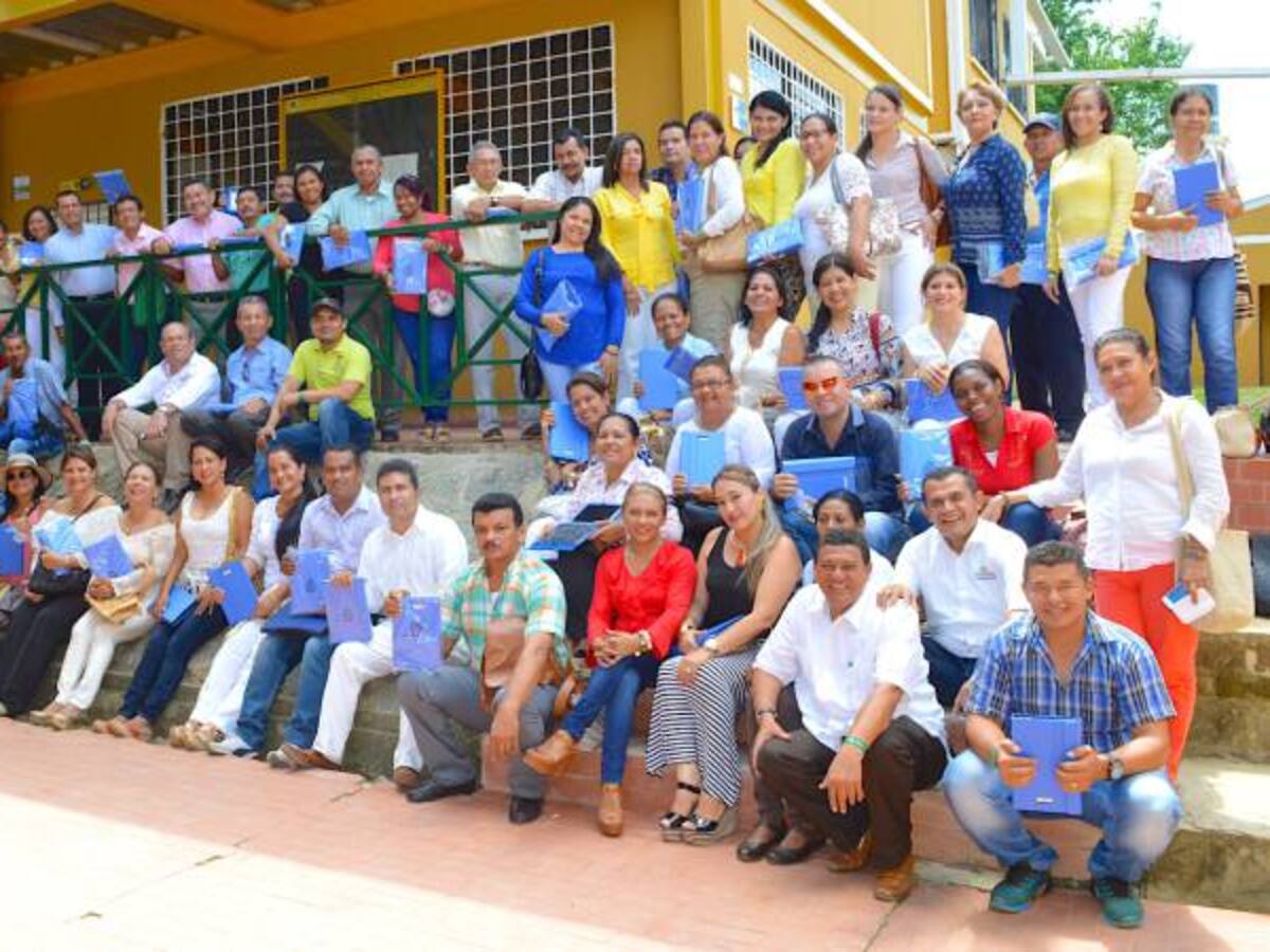Entregan tabletas a docentes rurales en El Carmen de Bolívar