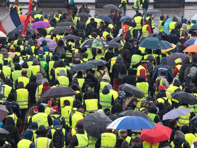 Menos participación y tensiones en algunos puntos de París en las protestas