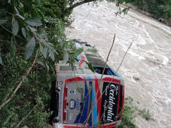 Bus accidentado en la vía La Felisa