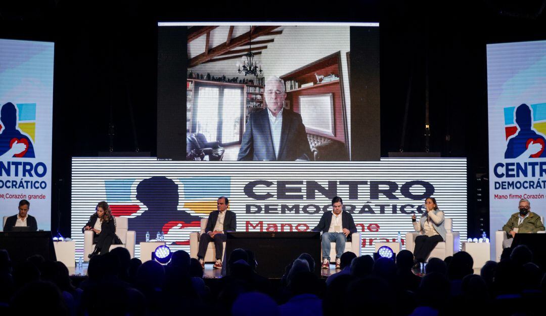 ¿Centro Democrático debe votar en las consultas del próximo 13 de marzo?