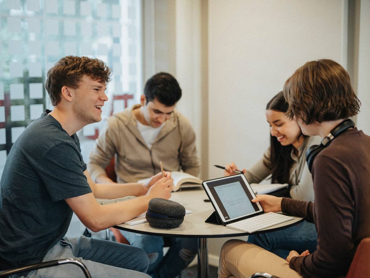 ¿Está la suya? Cinco carreras universitarias que nadie debería estudiar en 2025, según IA