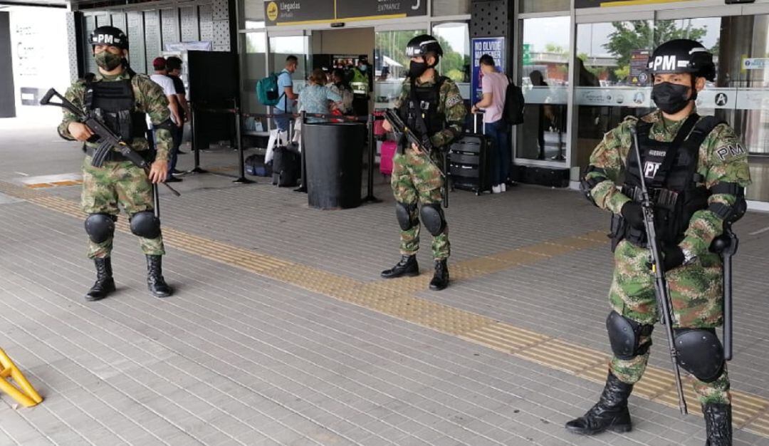 Ejército resguarda los peajes para evitar que sean incinerados