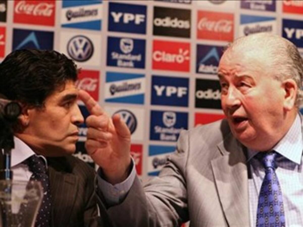 Asociación de Fútbol Argentino ofrecerá a Maradona seguir como seleccionador