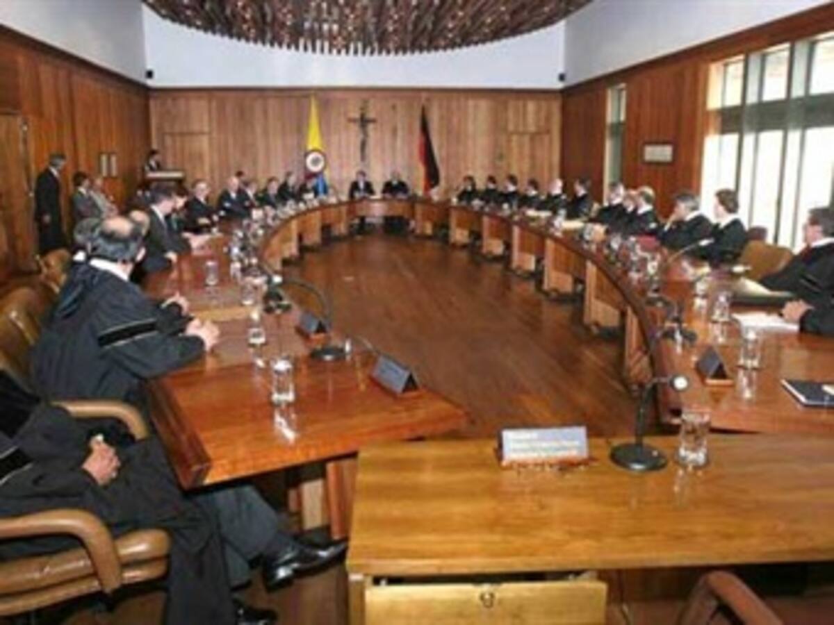 Comienza estudio de la carta de renuncia de Viviane Morales en la Corte Suprema